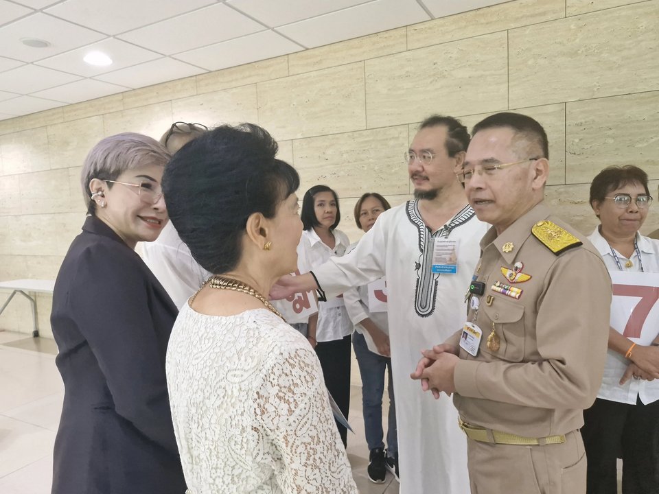 หมอบูรณ์พูดคุยกับประธานกรรมาธิการแรงงาน