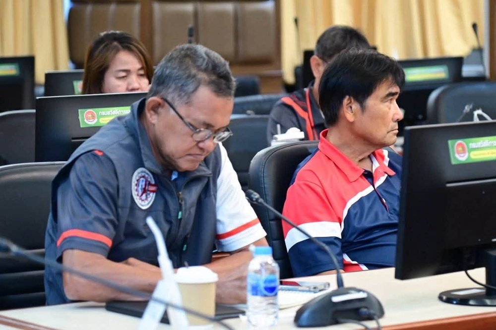 ผู้แทนเครือข่ายแรงงานฟังการประชุม